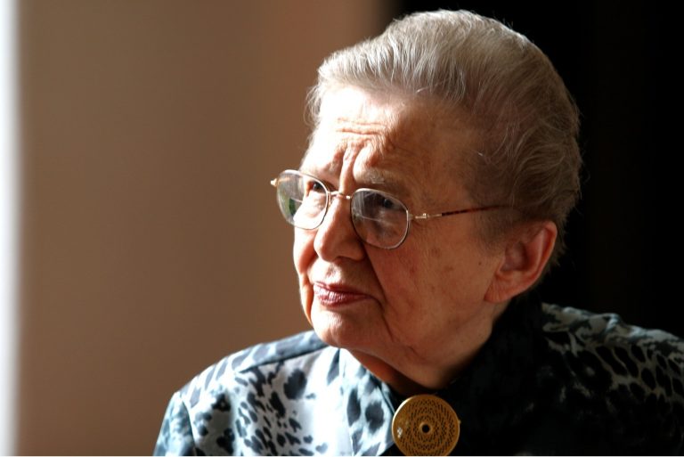 Raquel Tibol: “Reyes ponía cuidado en lo visual como forma o cromatismo”